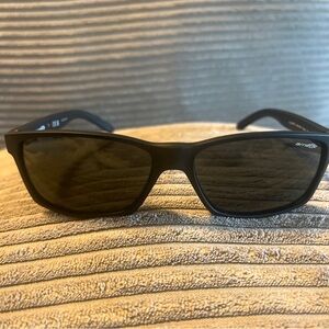 ARNETTE Slickster AN4185 447 87 Black Rubber Gray 59 mm Men's Sunglasses